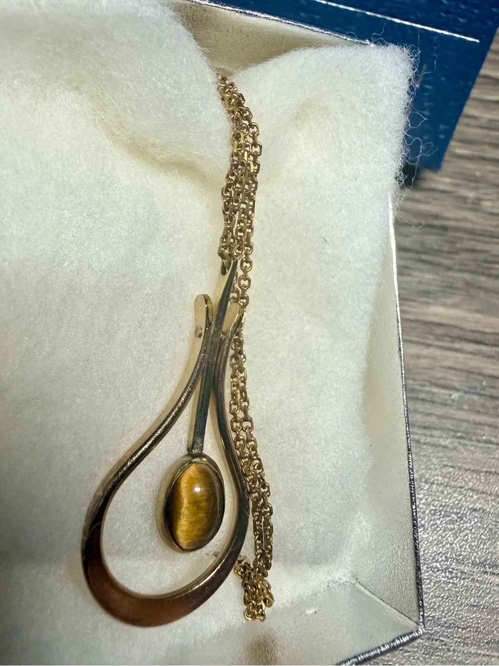 Vintage Avon Gold Teardrop Pendant Necklace with Brown Cabochon c.1978